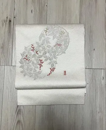 나고야 오비 화이트 베이스 빨간 열매 자수
