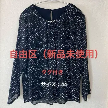 [ 새상품 미사용 ] 자유구 워셔블 로얄 쉬폰 버튼 디테일 티셔츠