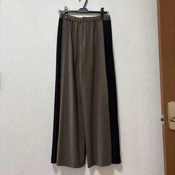 [미사용] 플리츠 와이드 레그 스커트