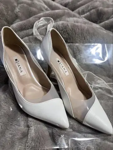DIANA 화이트 스틸레토 하이힐 22.5cm
