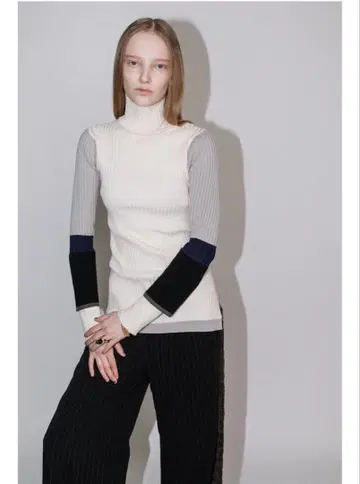 AULA AILA COLOR BLOCK SLEEVE RIB KNIT