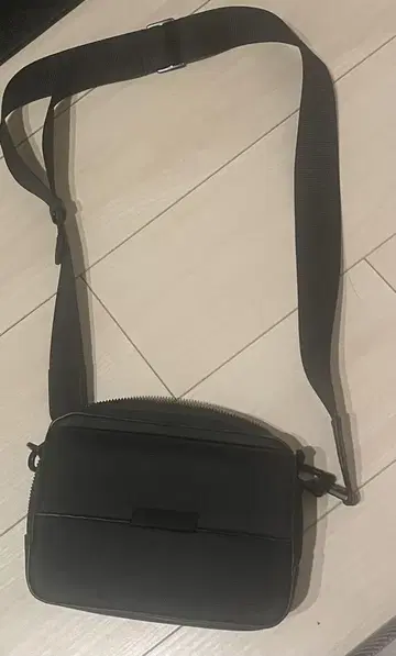 ZARA 블랙 숄더백
