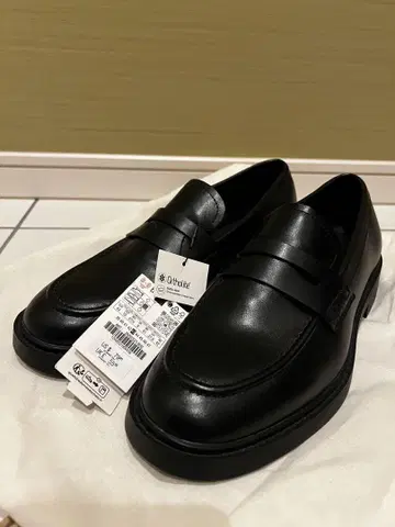 택 포함 미사용 새상품 ZARA 가죽 로퍼