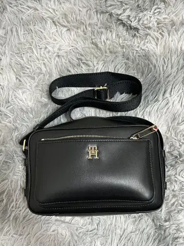 TOMMY HILFIGER 아이코닉 타미 카메라백