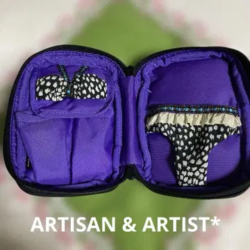 ARTISAN & ARTIST 메이크업 파우치