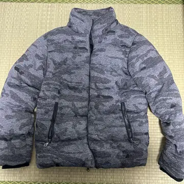 그레이 계열 카모플라쥬 다운 자켓