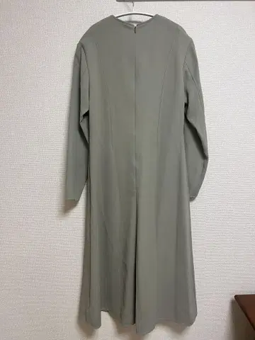그레이 긴팔 무릎 기장 원피스