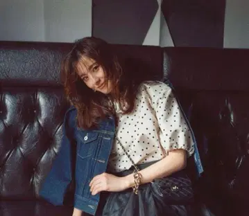 JUSGLITTY 블라우스 볼륨 소매 도트 화이트 블랙