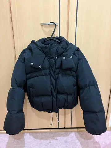 SLY 블랙 후드 부착 숏 다운 자켓