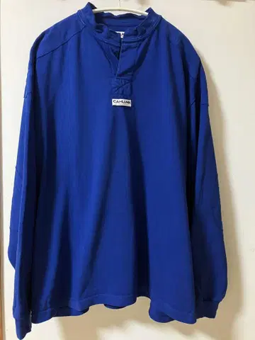 CAHLUMN 프릭스스토어 블루 긴팔 맨투맨