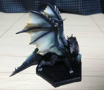 몬헌 알바트리온 피규어