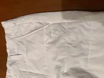 화이트 퀼팅 팬츠