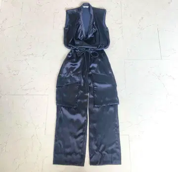 새상품급 cinoh 치노 새틴 슬리브리스 카고 포켓 올인원.