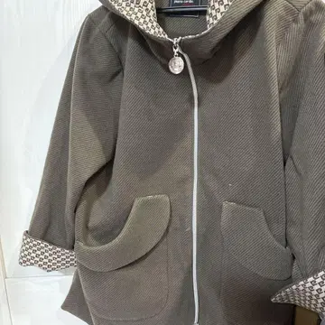 피에르 가르뎅 아우터입니다. 올해 트렌드인 모카색입니다.