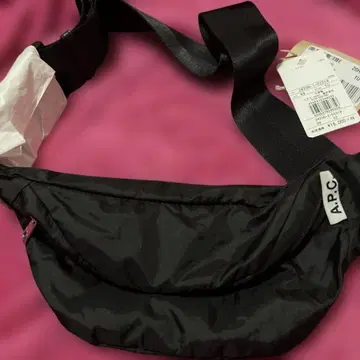A.P.C. 바디백 블랙 TU