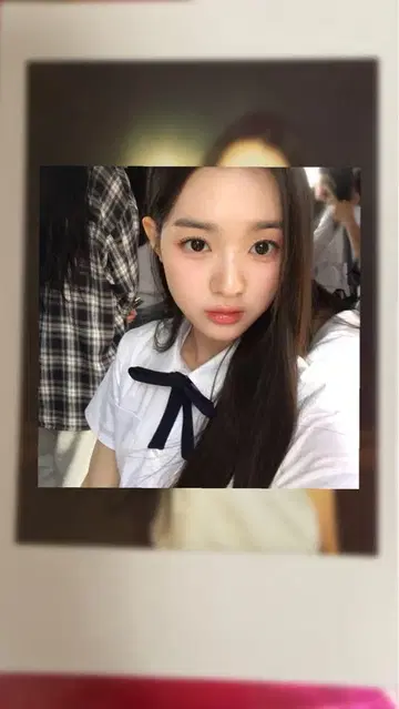 triples 폴라로이드 사인
