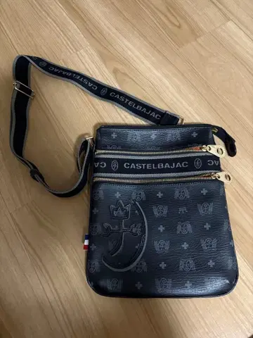 CASTELBAJAC 블랙 숄더백