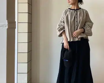 [ nest Robe ] 린넨 숏 스모크 블라우스