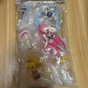 해피니스 차지 프리큐어 피규어 3체