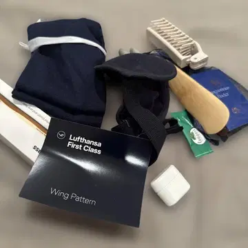 새상품 Lufthansa First Class 트래블 파우치 보라색