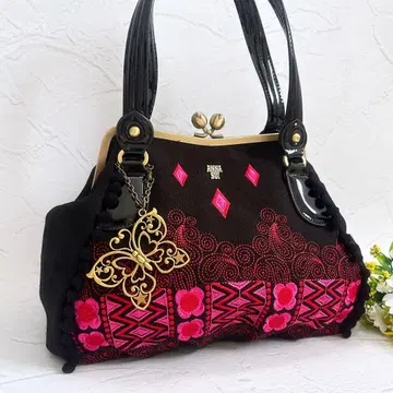 새상품급 ANNA SUI 플라워 자수 가마구치 핸드백 참 블랙 핑크