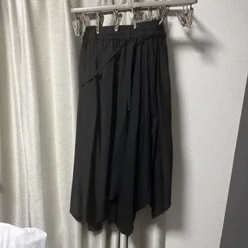 낫 컨벤셔널 스커트