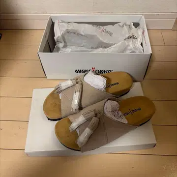 MINNETONKA 샌들
