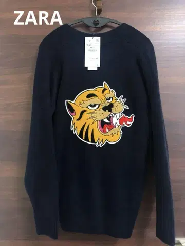 미사용 택 포함 ZARA 타이거 패치 니트 가디건 네이비 호랑이 무늬