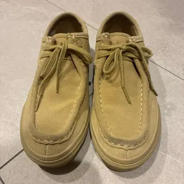 베이지 스웨이드 모카신