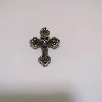 스컬이 달린 크로스 펜던트 약 5cm