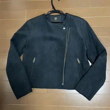 INED 블랙 숏 자켓