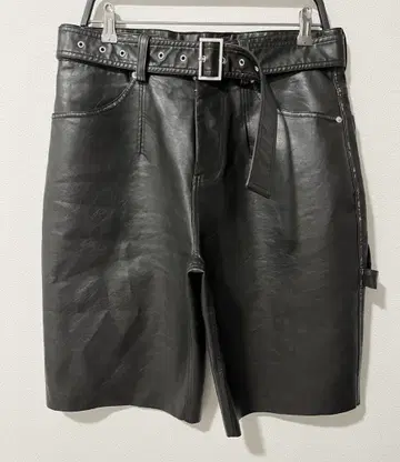 ZARA 가죽 블랙 숏팬츠 벨트 포함
