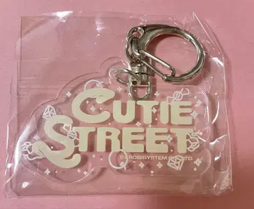 CUTIESTREET 로고 아크릴 키링