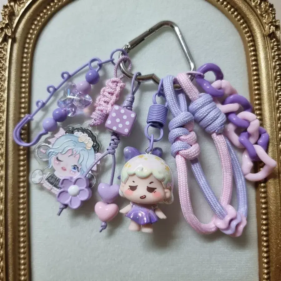 Genuine Figure: Mongdana Figure Beaded Keychain