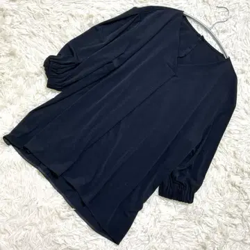미쉘클랑 블랙 7부 소매 블라우스 소매 개더 V넥 M 사이즈