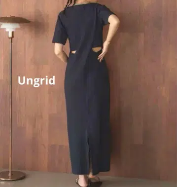 Ungrid 하프 슬리브 컷 원피스