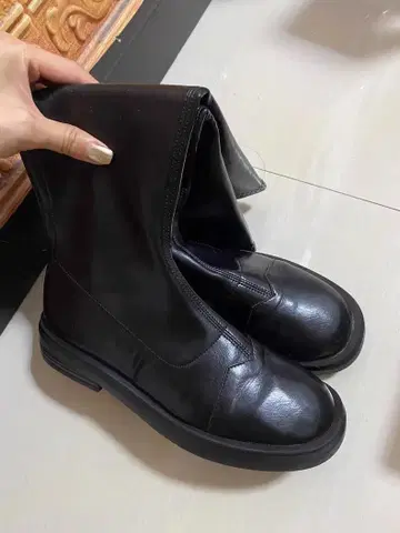 블랙 가죽 롱 부츠 지퍼 포함