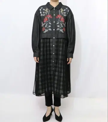 이즈스칼라 553211: 꽃나비 자수 튤 레이어드 체크 무늬 데님 원피스