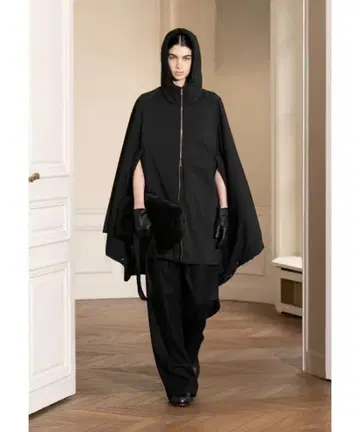 ssstein 패디드 판초 블랙