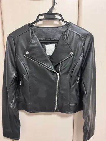 And Couture 블랙 인조 가죽 라이더 자켓