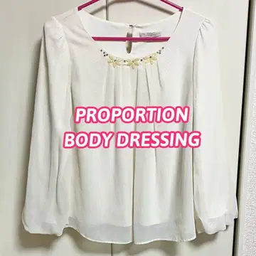 PROPORTION BODY DRESSING 화이트 계열 긴팔 블라우스