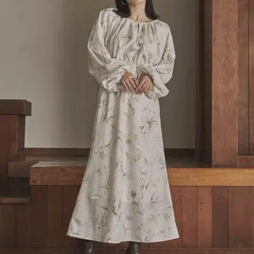 아뉴앙스 라인 플라워 세미 플레어 원피스 IVORY 아이보리 롱