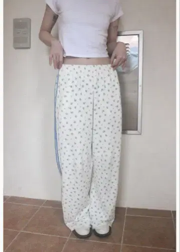 르 몽드 페페 블루 스웨트 팬츠