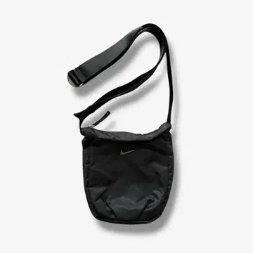 nike metal logo shoulder bag