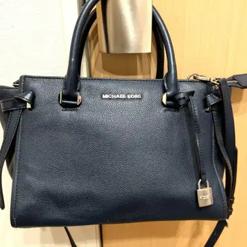 MICHAEL KORS 네이비 숄더백