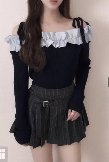 리본 프릴 오프숄더 니트탑