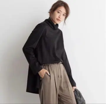 새상품 플라스테 글로스 저지 터틀넥 T 블랙 M 사이즈