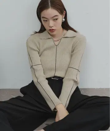 DFFUR. 카라 부착 라인 리브 니트 풀오버