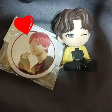 태태! BTS 피규어와 캔뱃지 세트