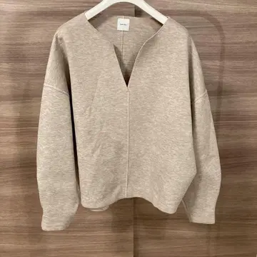 Spick & Span 베이지 V넥 티셔츠